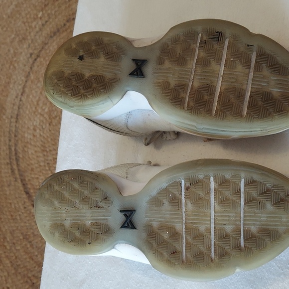 NIKE 13s white, Size 7Y - Picture 3 of 4